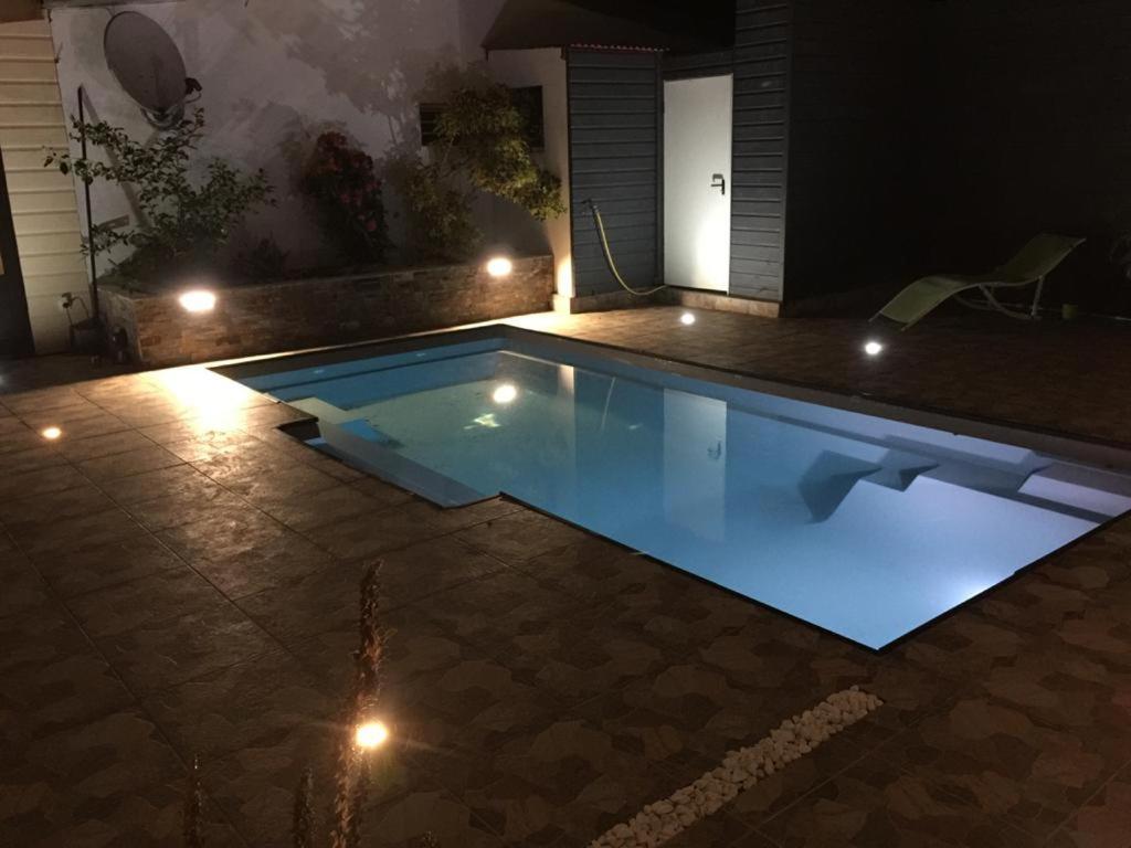 Nicole Residence Avec Piscine Chauffee & Jacuzzi Saint-André Eksteriør bilde