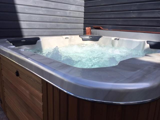 Nicole Residence Avec Piscine Chauffee & Jacuzzi Saint-André Eksteriør bilde