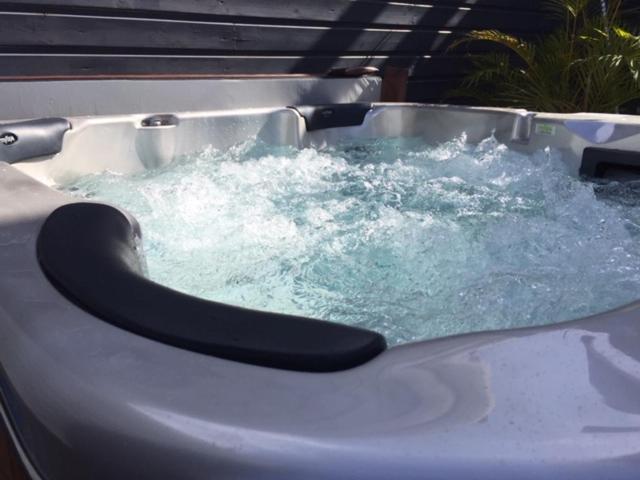 Nicole Residence Avec Piscine Chauffee & Jacuzzi Saint-André Eksteriør bilde