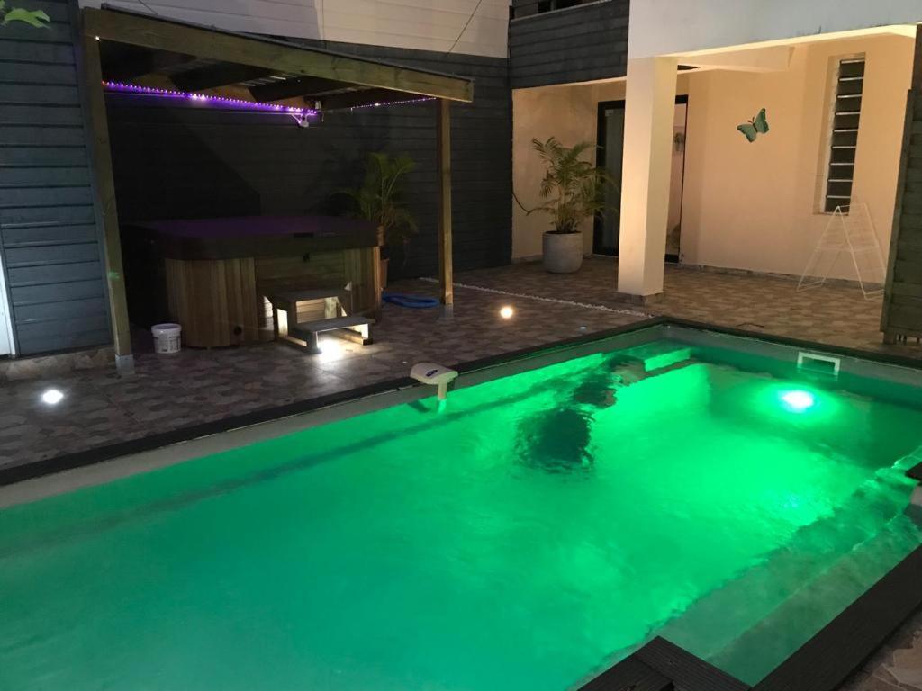 Nicole Residence Avec Piscine Chauffee & Jacuzzi Saint-André Eksteriør bilde