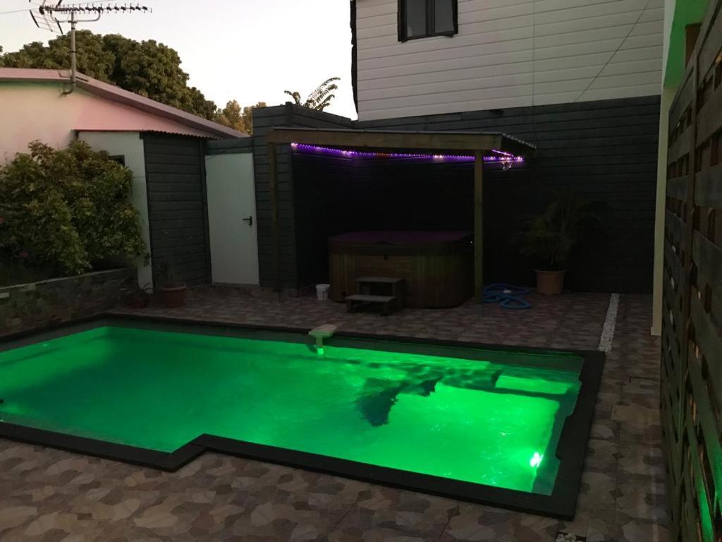Nicole Residence Avec Piscine Chauffee & Jacuzzi Saint-André Eksteriør bilde